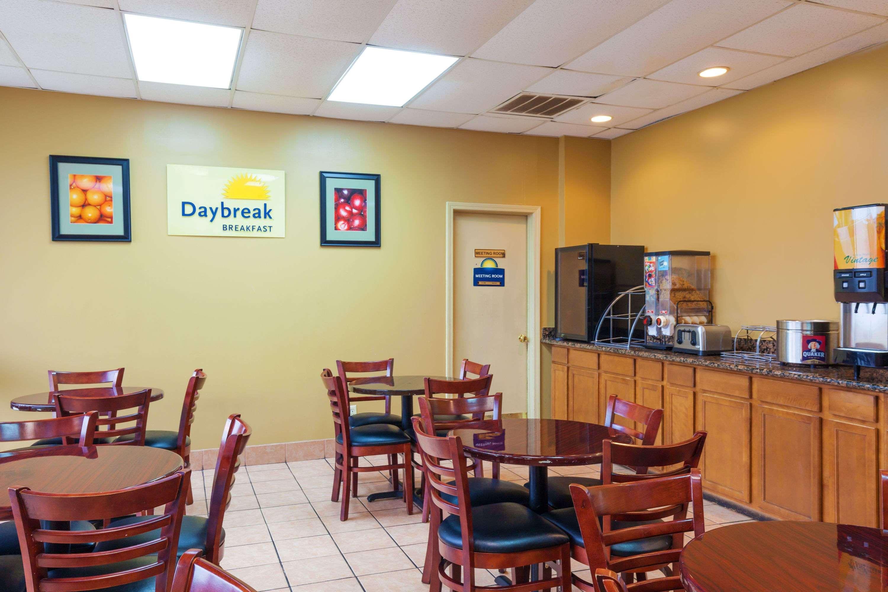 Days Inn Lafayette/University Exteriör bild