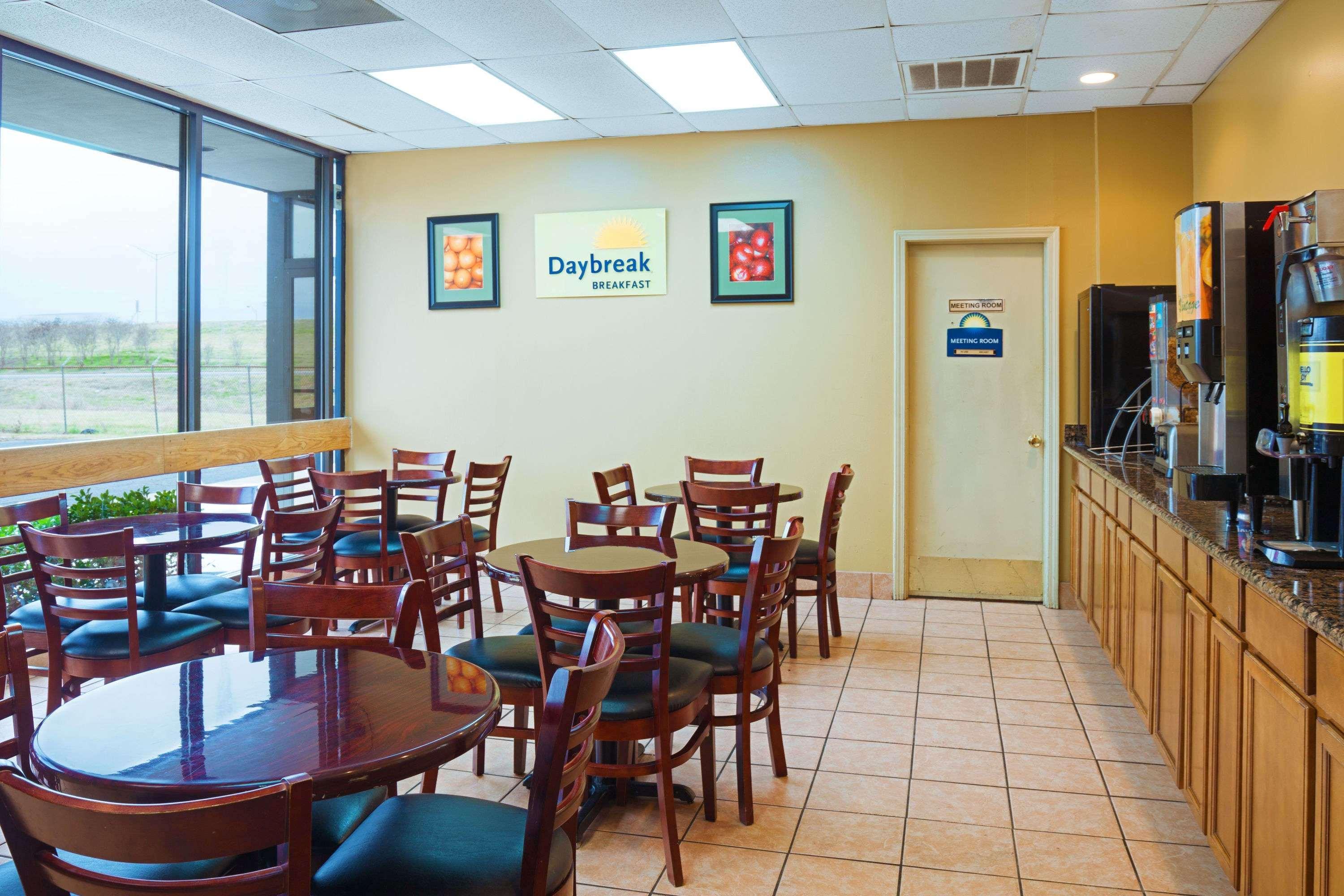 Days Inn Lafayette/University Exteriör bild